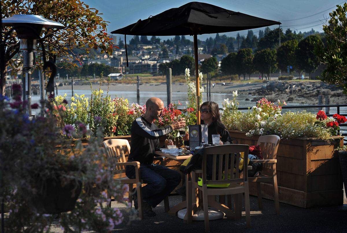 David Long and Shannon Brundle of Vashon enjoys the good weather while having lunch at Ram Restaurant & Brewery on Thursday, Sept. 20, 2012. 