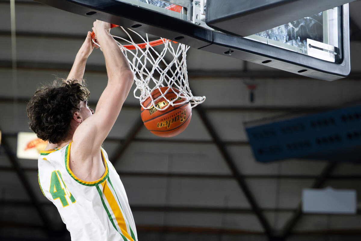 Richland’s Lucas Westerfield (40) dunks the ball against Glacier Peak during the semifinals game of the Class 4A state tournament at the Tacoma Dome, on Friday, March 1, 2024, in Tacoma, Wash.