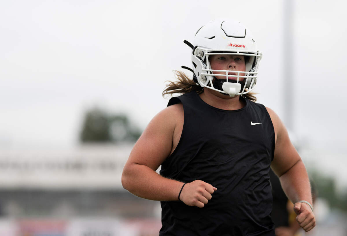 Sumner center Luke Richardson warms up during a football practice at Sumner High School, on Thursday, Aug. 22, 2024, in Sumner, Wash.