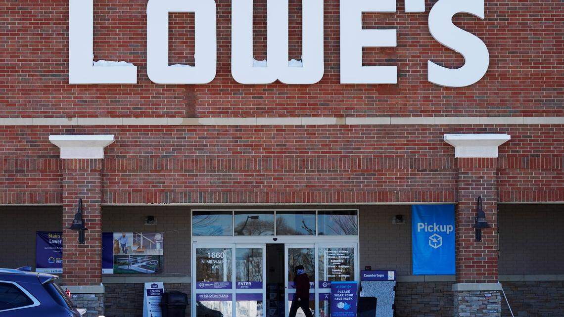 Oregon OSHA has fined Lowe’s stores in Redmond and Albany in Oregon more than $35,000 for failing to ensure customers wore masks or face coverings.