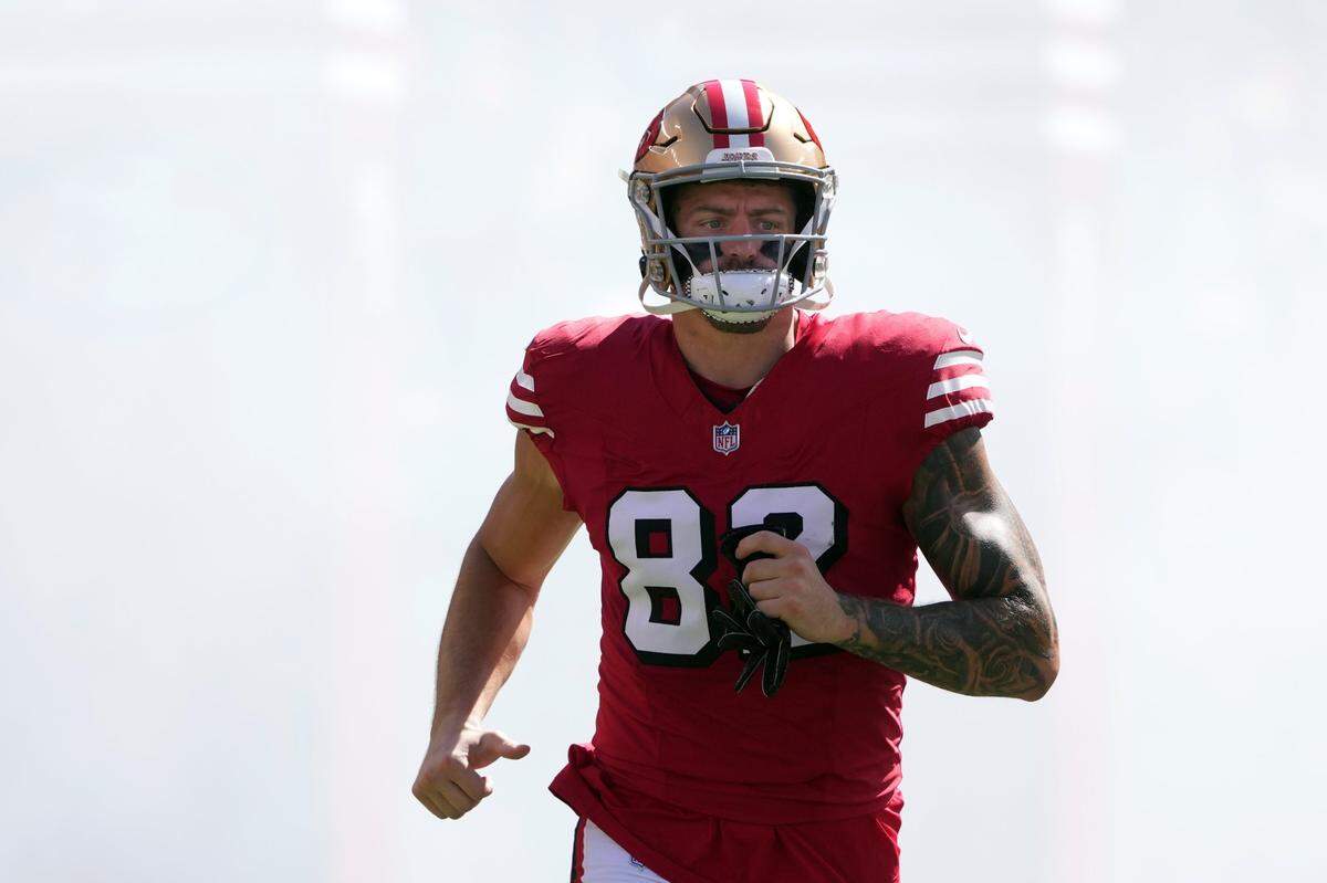 Oct 6, 2024; Santa Clara, California, USA; San Francisco 49ers tight end Eric Saubert (82) before the game against the Arizona Cardinals at Levi's Stadium. Mandatory Credit: Darren Yamashita-Imagn Images