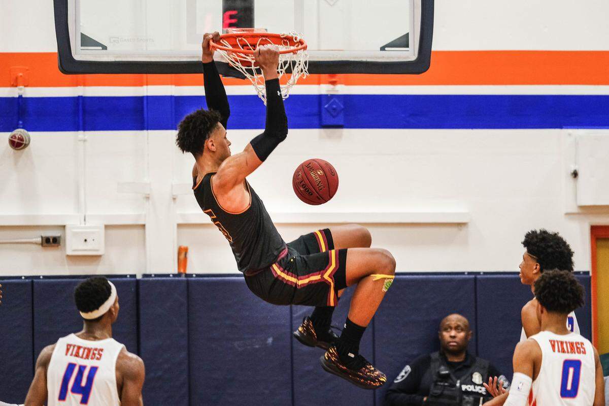 O’Dea’s Paolo Banchero jams home a bucket in a game against Rainier Beach on Tuesday, Dec. 18, 2018 in Seattle.
