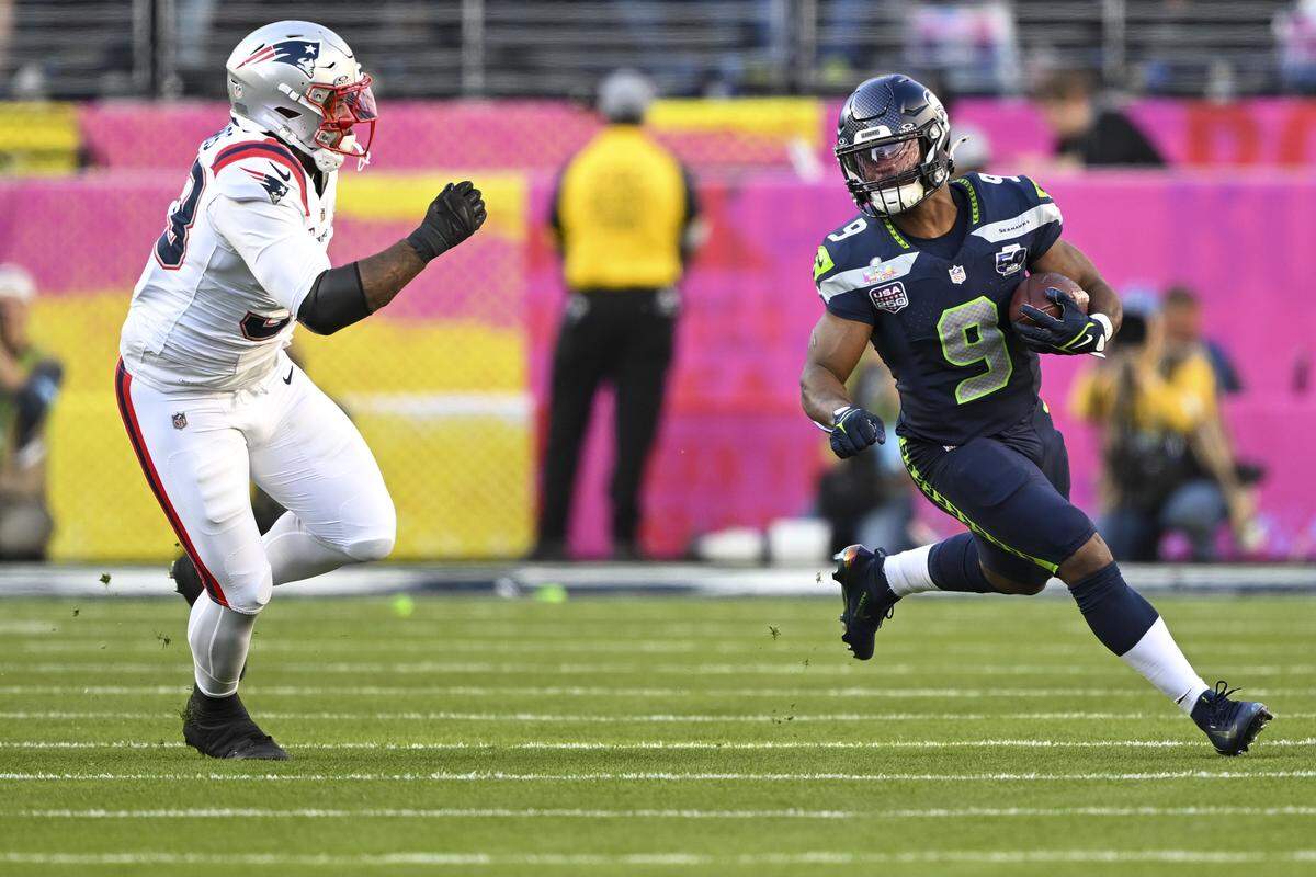 Seattle Seahawks running back Kenneth Walker III (9) carries the ball up field during the first quarter of Super Bowl LX at Levi's Stadium on Feb. 8, 2026 in Santa Clara, Calif.