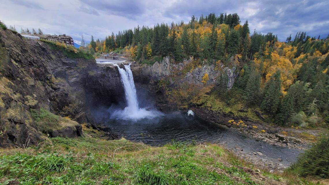 Here are the 3 best scenic drives for fall foliage in WA, new national survey shows