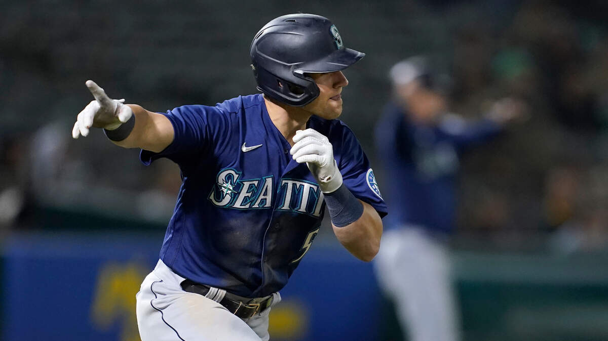 Seattle Mariners’ Jake Bauers reacts after hitting a two-run single against the Oakland Athletics during the ninth inning of a baseball game in Oakland, Calif., Monday, Aug. 23, 2021. (AP Photo/Jeff Chiu)