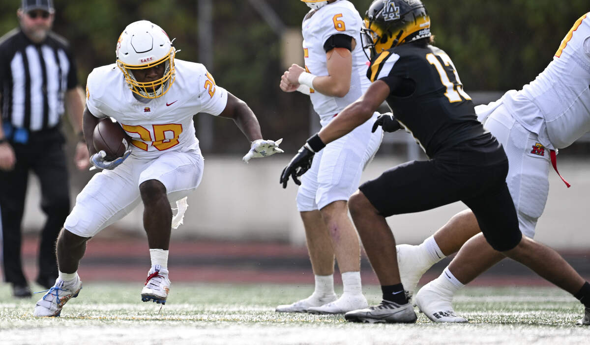 Mount Tahoma running back Naesirhc White (20) carries the ball during the first half of the game against the Lincoln Abes at Lincoln High School, on Saturday, Oct. 4, 2025, in Tacoma, Wash.