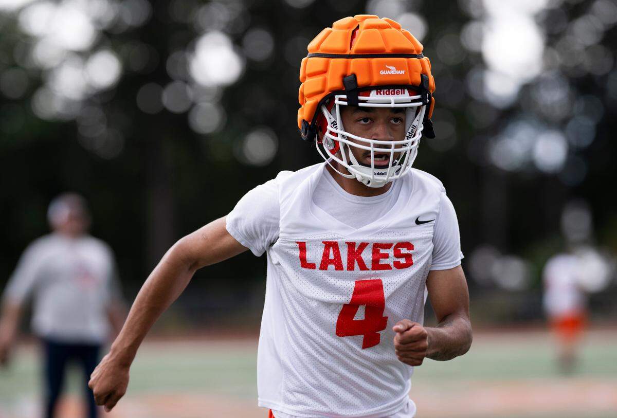 Lakes quarterback Willie Nash runs a drill during practice at Lakes High School at Lakes High School, on Wednesday, Aug. 21, 2024, in Lakewood, Wash.