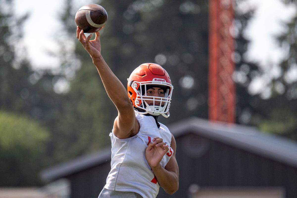 Lakes quarterback Legend Galeai throws a pass during route drills at practice on Friday, Aug. 18, 2023, at Lakes High School in Lakewood, Wash.