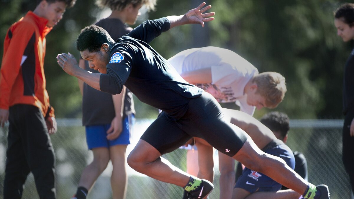 Lakes senior sprinter Dorien Simon practices block starts during track & field practice at Lakes High School in Lakewood on Tuesday, March 26, 2019.