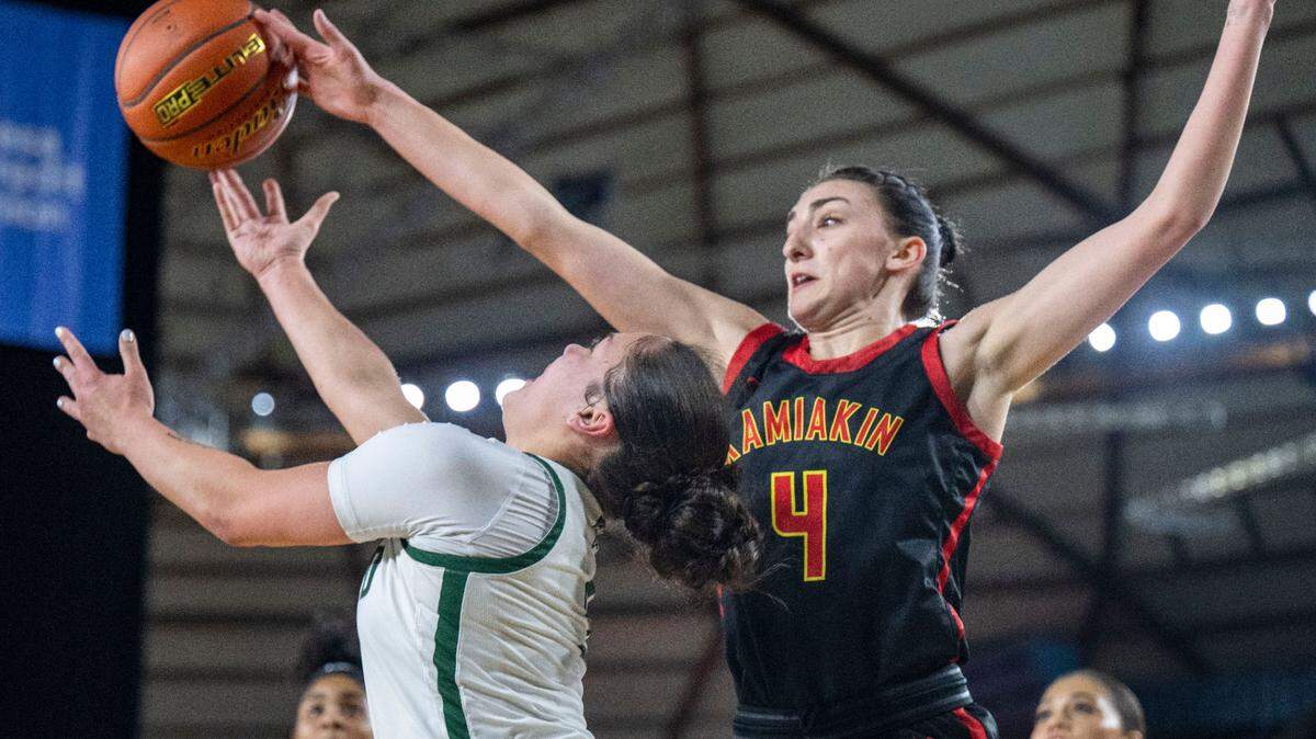 Kamiakin guard Maddy Rendall (4) blocks the shot of Emerald Ridge guard Monique Carter (5) during the second quarter of a Class 4A quarterfinal game on Thursday, March 2, 2023, in Tacoma, Wash.