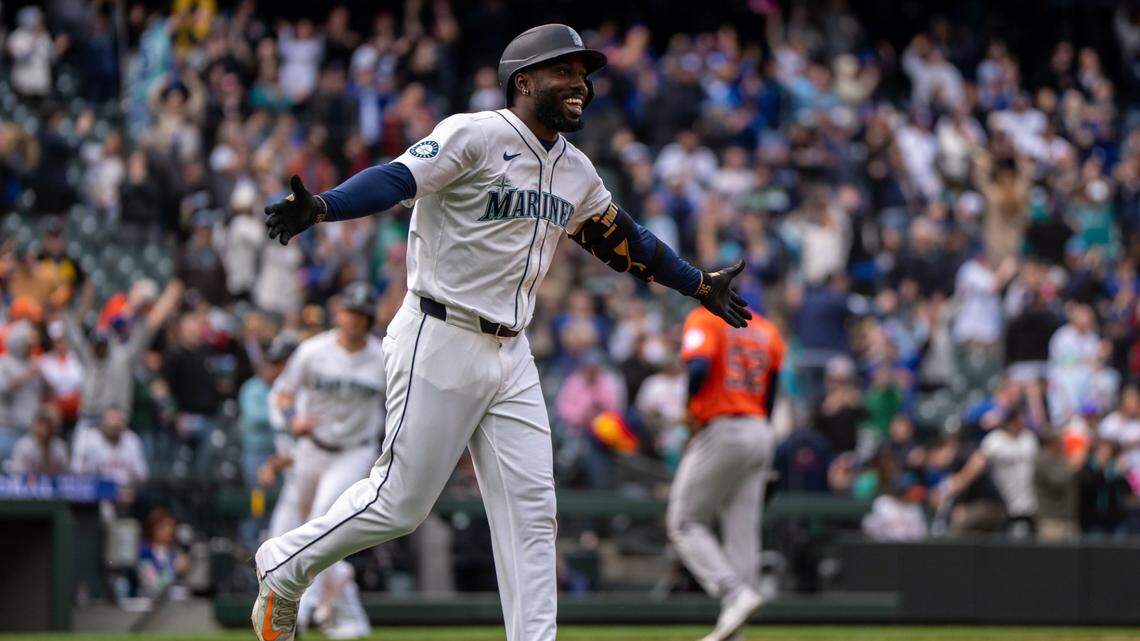 Mariners notes: Arozarena walks off Astros; Robles to miss at least three months