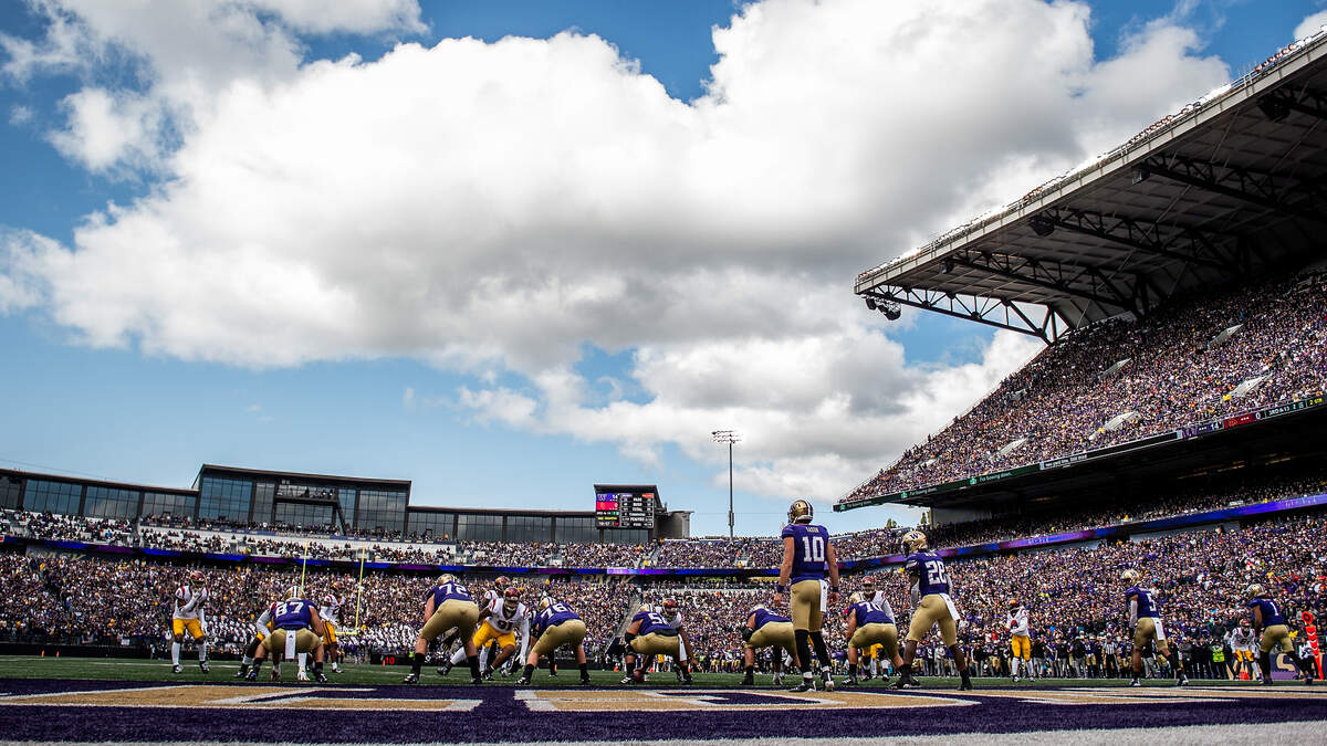 Washington Huskies quarterback Jacob Eason (10) commands the offense during the third quarter. The Washington Huskies played the USC Trojans in a NCAA football game at Husky Stadium in Seattle, Wash., on Saturday, Sept. 28, 2019.