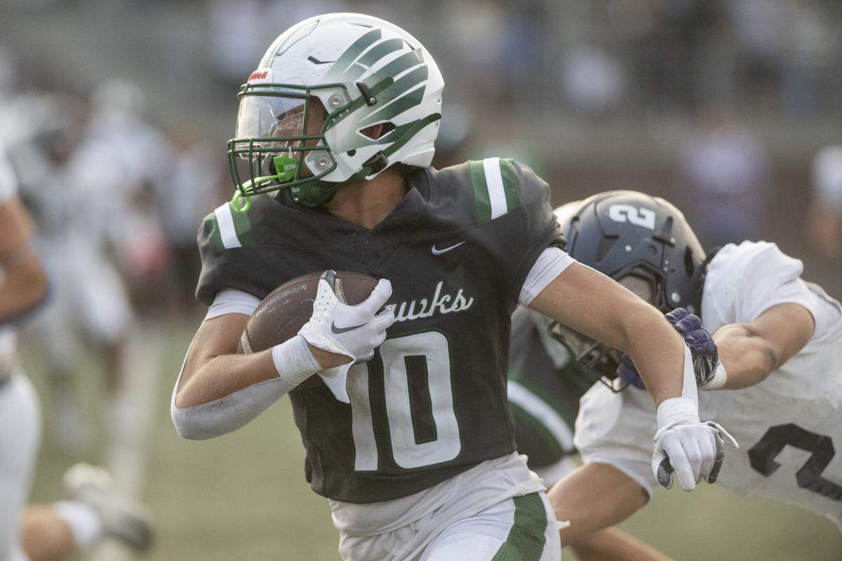 Peninsula tight end Lucas Wiseman (10) outruns Gig Harbor defenders at the Fish Bowl on Saturday, Sept. 6, 2025, at Mount Tahoma Stadium in Tacoma, Wash.