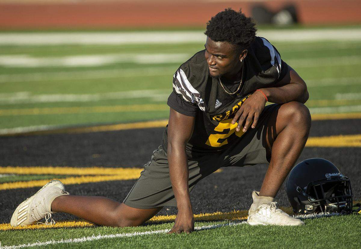 Oct 1, 2020; Scottsdale, Arizona, USA; Saguaro High wide receiver Denzel Burke (26) stretches during practice at Saguaro High. Mandatory Credit: Rob Schumacher/The Arizona Republic via USA TODAY NETWORK