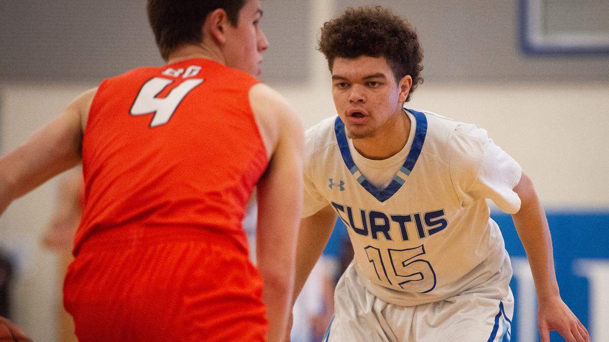 Curtis’ Maceo Lewis defends Battle Ground’s Vincent McCormic (4) in the first quarter. Curtis played Battle Ground in a basketball game at Curtis High School in Tacoma, Wash., on Thursday, Feb. 7, 2019.