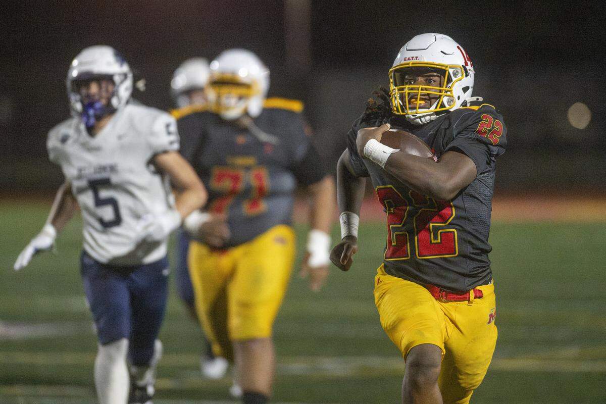 Mount Tahoma’s Keshawn Hines (22) carries the ball down field during a game against Bellarmine on Friday, Oct. 10, 2025, at Mount Tahoma in Tacoma, Wash.