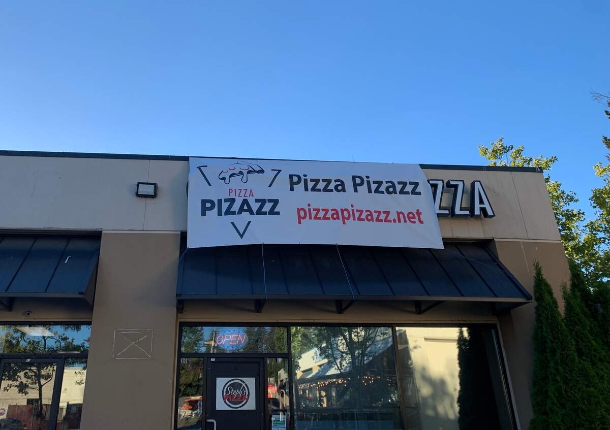 Pizza Pizazz replaces Steph’s Pizza, in the same plaza as Antojos Mexican Grill and the forthcoming Old Times Bakery. The company also operates restaurants in Lakewood and Federal Way.
