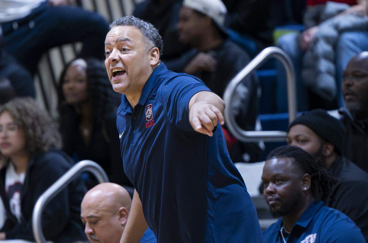 Silas head coach John Barbee talks to players during the first half of the game against Lincoln at Silas High School, on Tuesday, Jan. 6, 2026 in Tacoma, Wash.