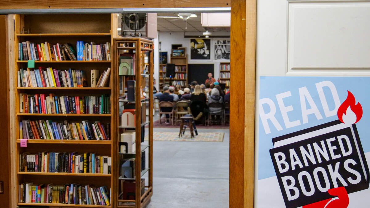 Last week Creative Colloquy’s popular “lit crawls” returned in-person for the first time since the COVID-19 pandemic. A number of local writers performed their work at several St. Helen’s neighborhood venues, including King’s Books.
