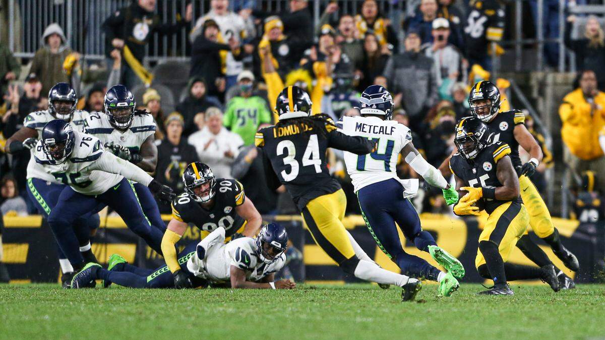 Pittsburgh Steelers inside linebacker Devin Bush (55) returns the ball after a fumble by Seattle Seahawks quarterback Geno Smith (7) in overtime. The Seattle Seahawks played the Pittsburgh Steelers at Heinz Field in Pittsburgh, Pa., on Sunday, Oct. 17, 2021.