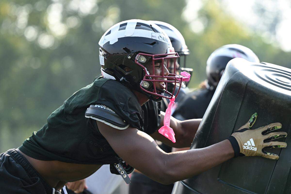 Bethel’s Zaydrius Rainey-Sale runs a drill during a practice at Bethel High School, Monday, Aug. 21, 2023, in Spanaway.