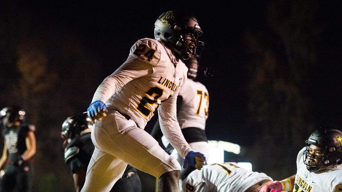 The Lost Season: Washington’s best high school football class won’t finish their careers together