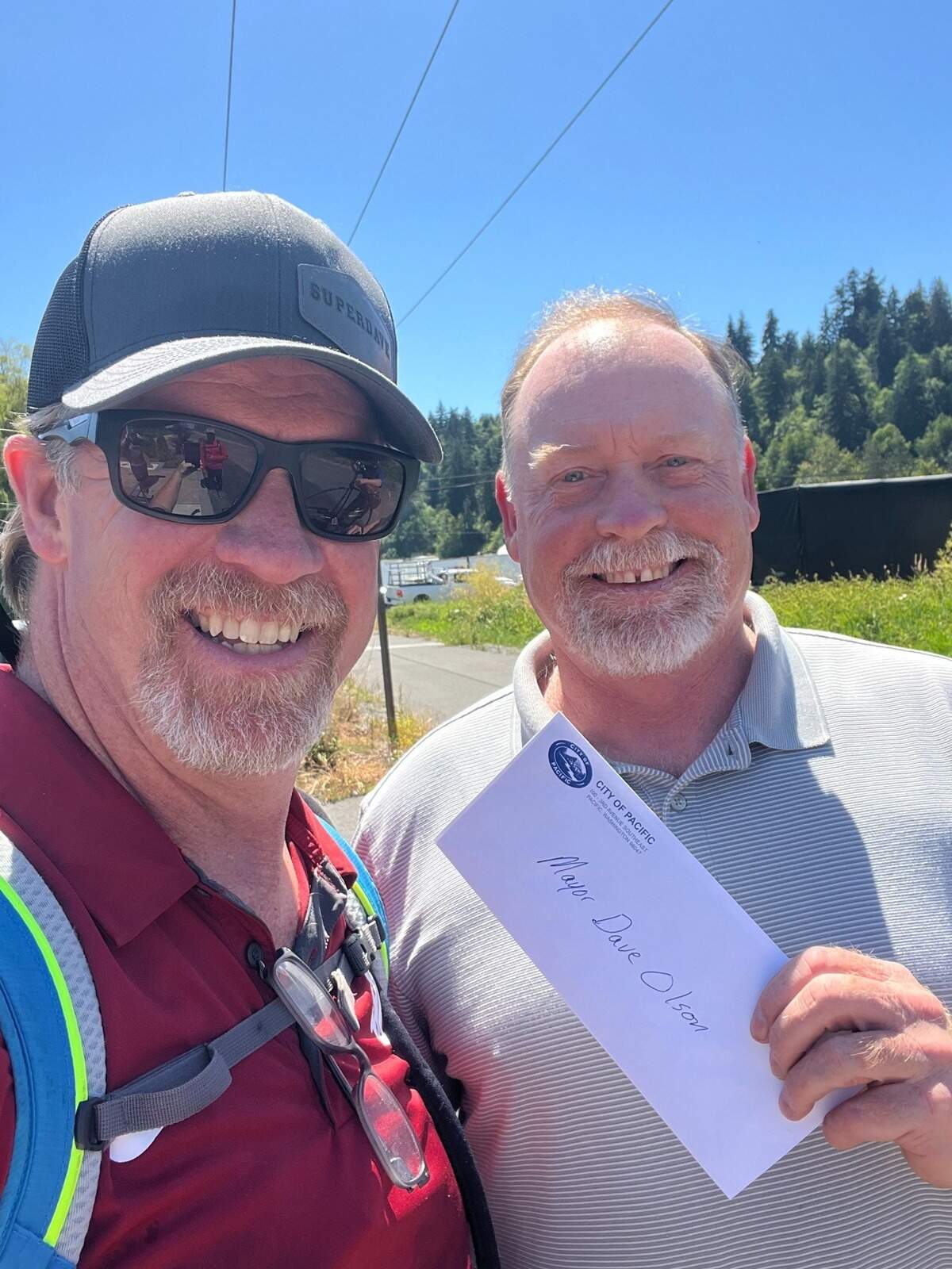 Edgewood Mayor Dave Olson (left) and Pacific Mayor Vic Kave.