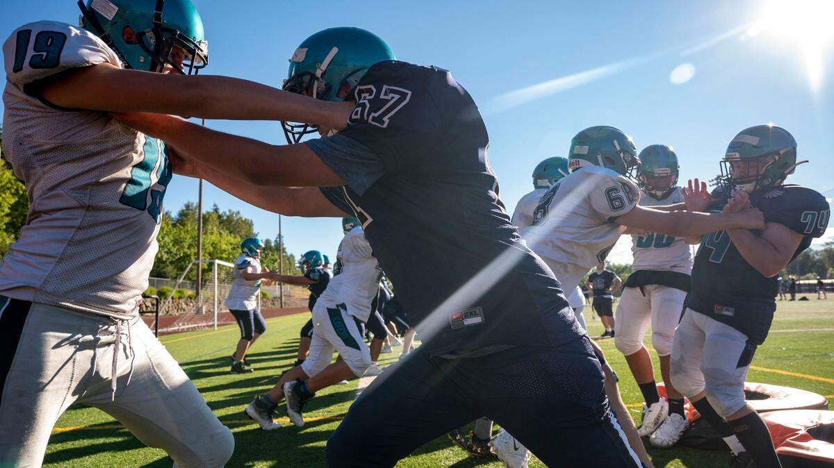 Auburn Riverside linemen work on blocking drills during practice on Monday, Aug. 22, 2022, at Auburn-Riverside High School in Auburn, Wash.