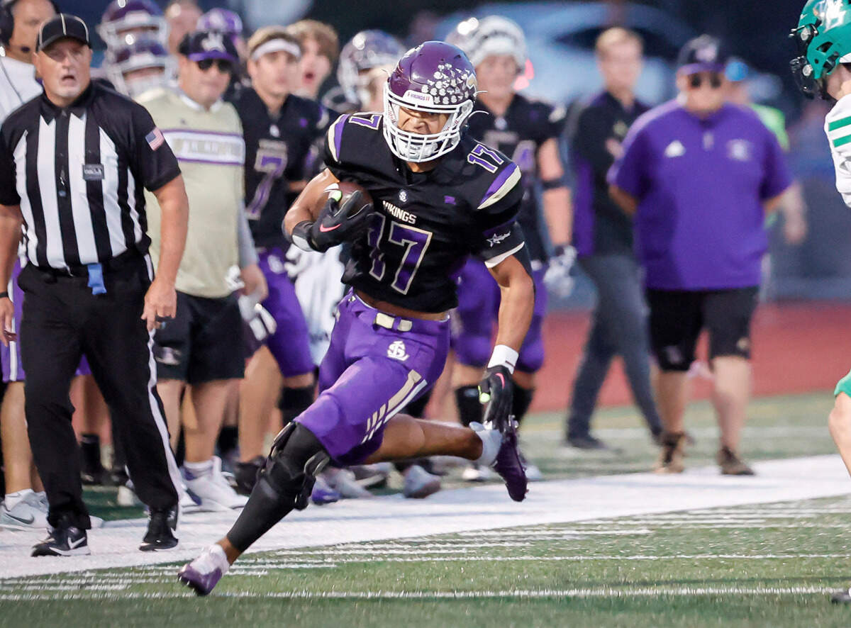 Lake Stevens High School running back Jayshon Limar (17).