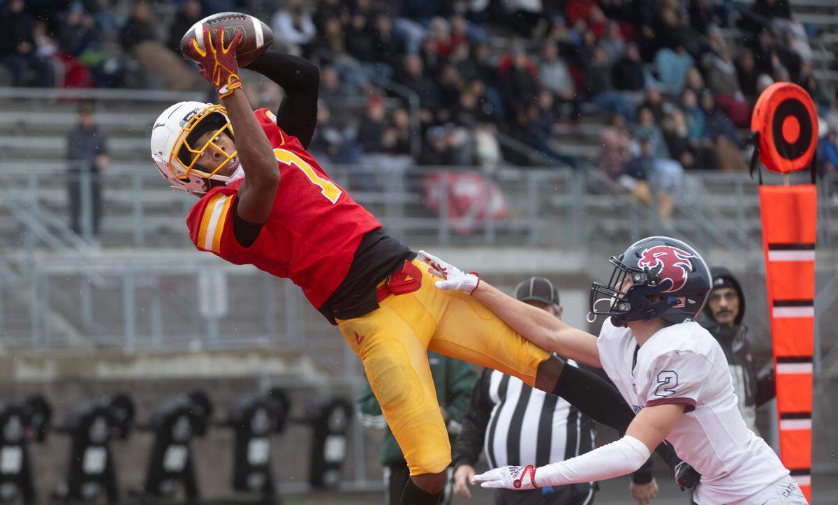 Mount Tahoma wide receiver Elijah Durr pulls in a touchdown catch over Mount Spokane defensive back Jayson Bonnett during Saturday afternoon’s 3A state playoff football game at Mount Tahoma High School in Tacoma, Washington, on Nov. 9, 2024. Mount Tahoma won the game, 35-13.