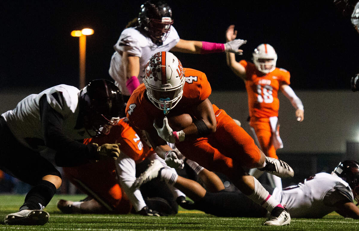Lakes’ Devon Nofoa-Masoe rushes for a touchdown in the second quarter. Lakes played Bethel in a football game at Harry Lang Stadium in Lakewood, Wash., on Friday, Oct. 11, 2019.