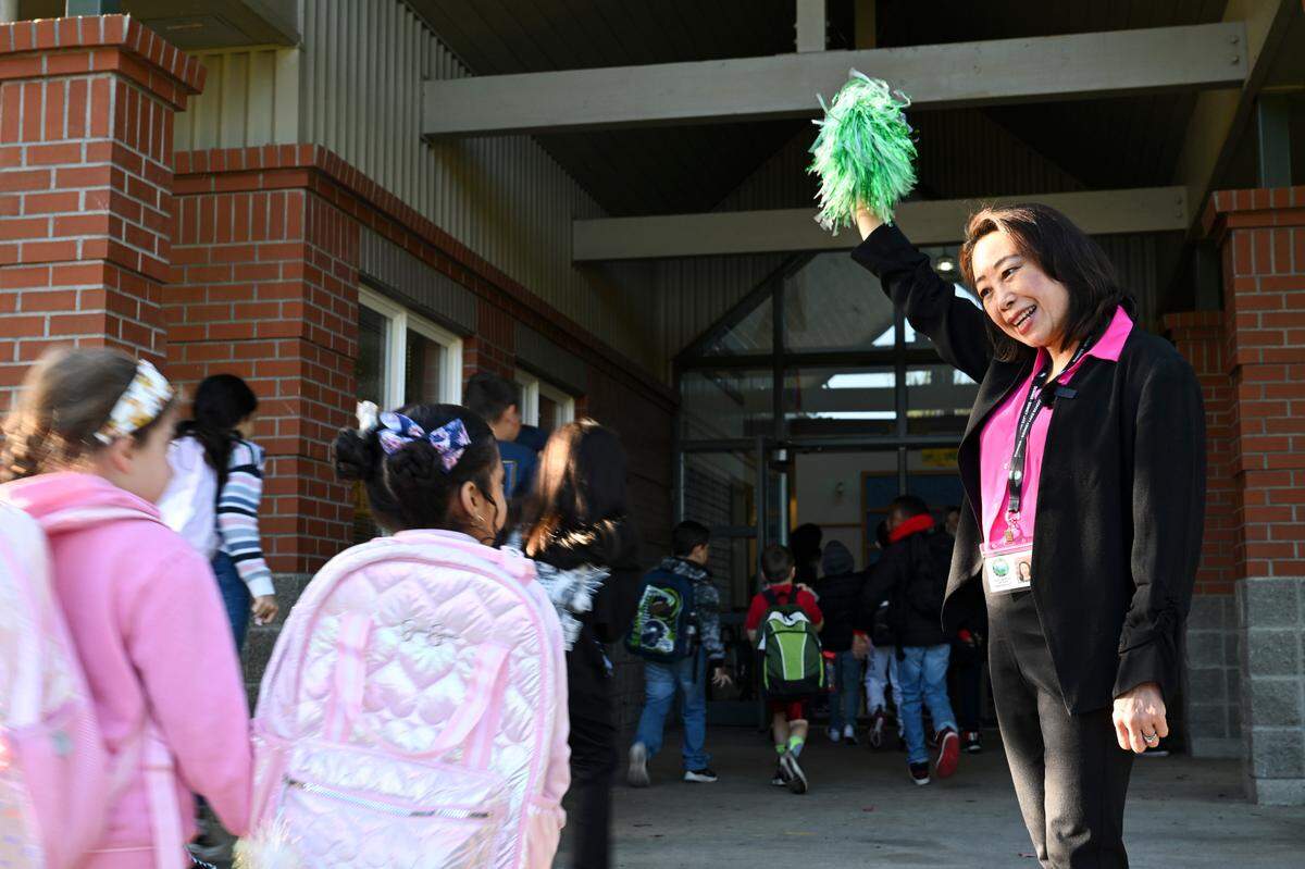 Sumner-Bonney Lake School District Chief Financial and Operations Officer Bang Parkinson greets student at Daffodil Valley Elementary, Wednesday, Sept. 6, 2023, Sumner, Wash.