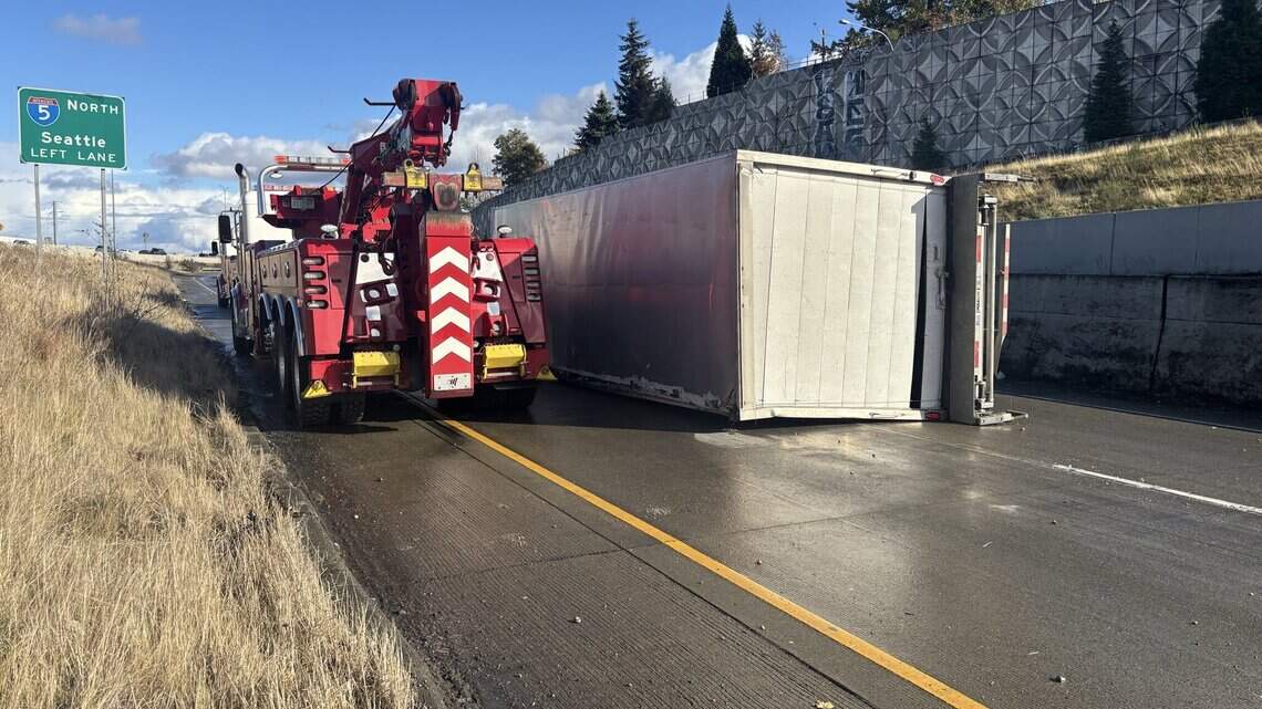Overturned box truck blocks SR-16 ramp in Tacoma, snarls traffic