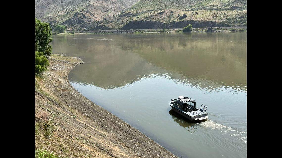 An electric worker found the body of a missing Washington man who vanished on a camping trip with friends, an Oregon Sheriff’s Office said. 
