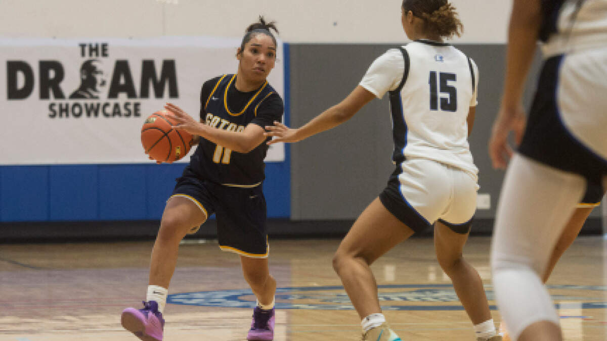 Annie Wright guard Aaliyeh Martin (11) brings the ball up the court in a game against Federal Way on Monday, Jan. 15, 2024 at Federal Way High School in Federal Way, Wash.