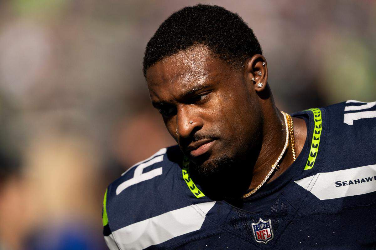 Seattle Seahawks wide receiver DK Metcalf (14) runs into the locker room before the game against the New York Giants at Lumen Field, on Sunday, Oct. 6, 2024 in Seattle, Wash.