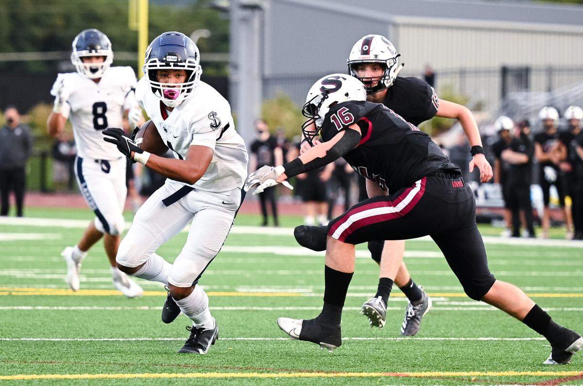 Lake Oswego High School (Oregon) receiver Justius Lowe is committed to the University of Oregon.