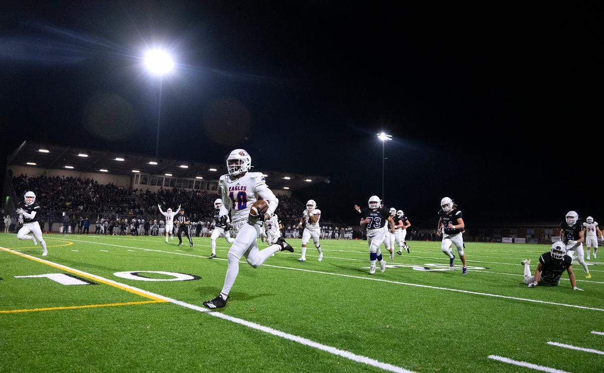 Graham-Kapowsin wide receiver Jabez Woods breaks loose from the Sumner defense for an early touchdown during Friday night’s 4A football state quarterfinal game at Sunset Chev Stadium in Sumner, Washington, Nov. 18, 2022. Graham-Kapowsin won the game, 28-21.