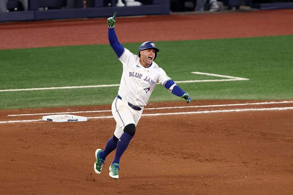TORONTO, ONTARIO - OCTOBER 20: George Springer #4 of the Toronto Blue Jays rounds the bases after hitting a three-run home run during the seventh inning against the Seattle Mariners in game seven of the American League Championship Series at the Rogers Centre on October 20, 2025 in Toronto, Ontario. (Photo by Cole Burston/Getty Images)