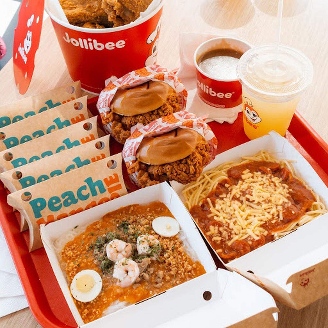 Jollibee, the popular Filipino fried chicken chain, will open a restaurant at Tacoma Mall in 2023.
