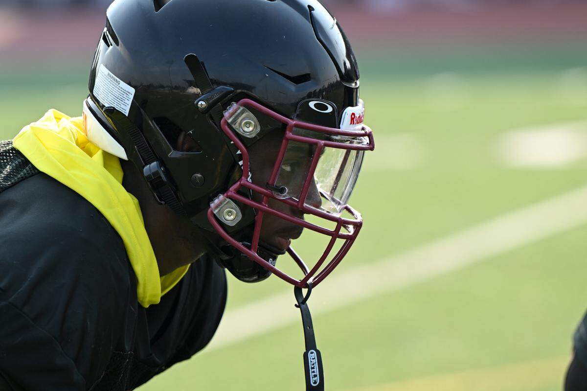 Bethel’s Roy Lockley lines up to run a special teams drill during a practice at Bethel High School, Monday, Aug. 21, 2023, in Spanaway, Wash.