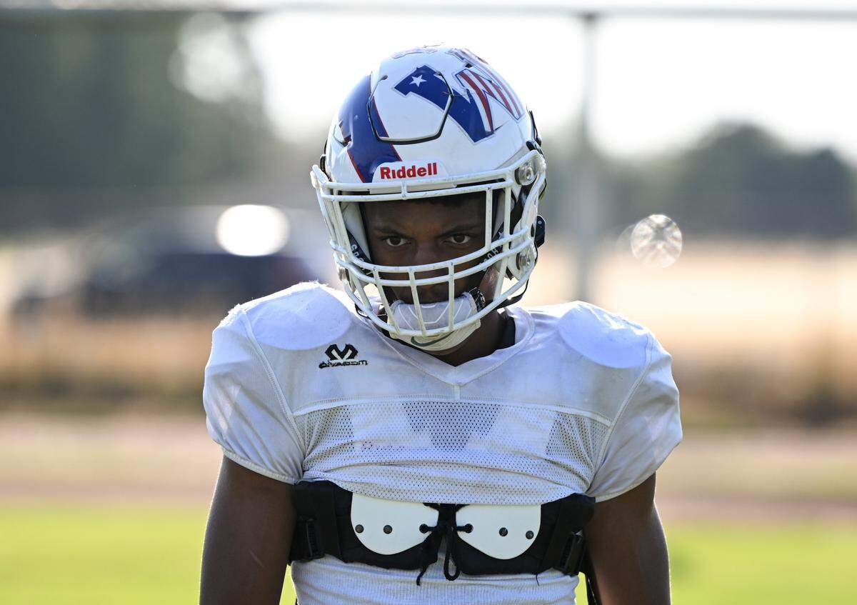 Washington’s Unterrio Latin-Henley,runs drills during a practice at Washington High School, Monday, Aug. 21, 2023, in Tacoma, Wash.