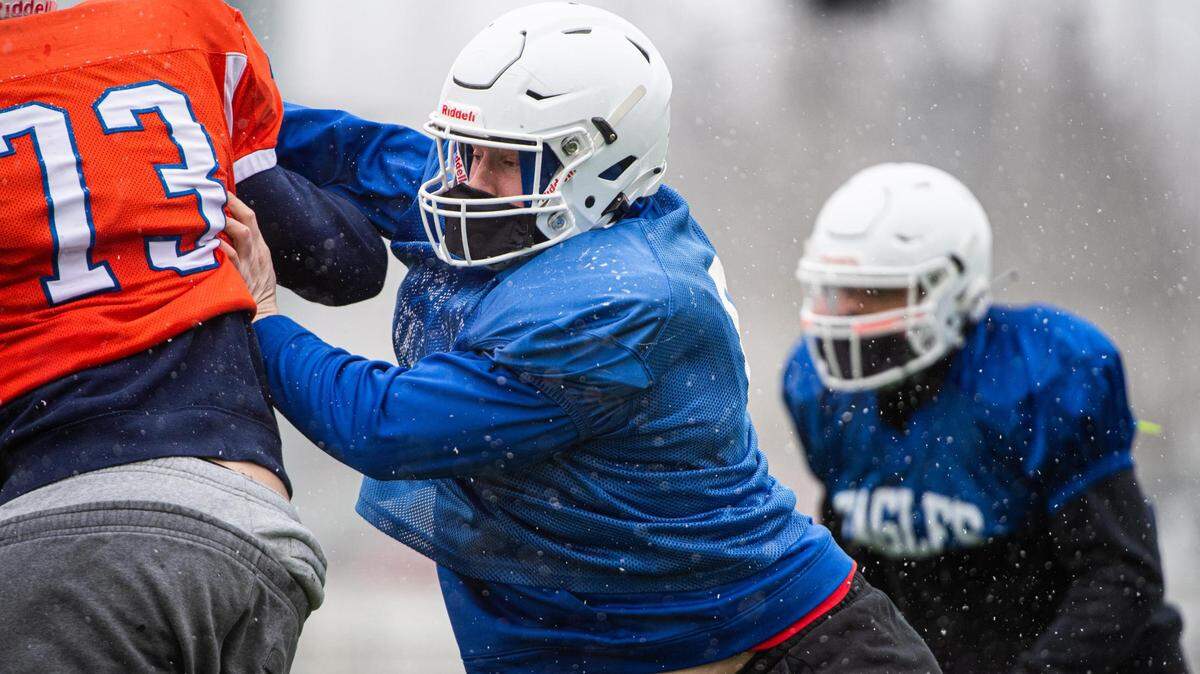 Curtis Hill during drills at Graham-Kapowsin high school football practice in Graham, Wash., on Thursday, Feb. 11, 2021.