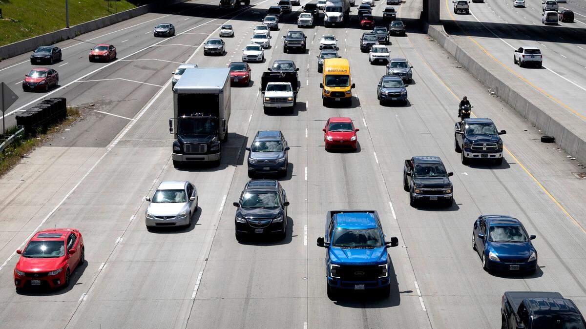 Expect heavy traffic in Seattle this weekend as people flocked to the Emerald City for a number of events, including Taylor Swift concerts.