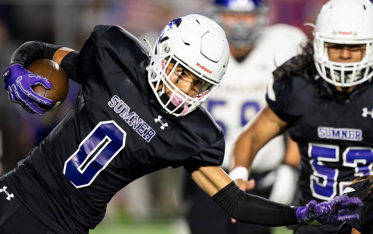 Sumner’s Braylon Pope (0) carries the ball against Puyallup during the first half of the game at Sumner High School, on Thursday, Oct. 3, 2024, in Sumner. 