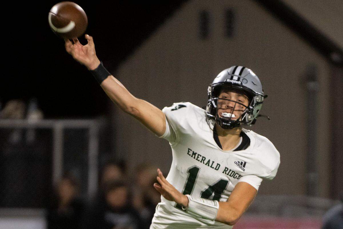Emerald Ridge quarterback Jake Schakel attempts a pass during the third quarter of a 4A SPSL game against Sumner on Friday, Sept. 16, 2022, at Sunset Chev Stadium in Sumner, Wash.