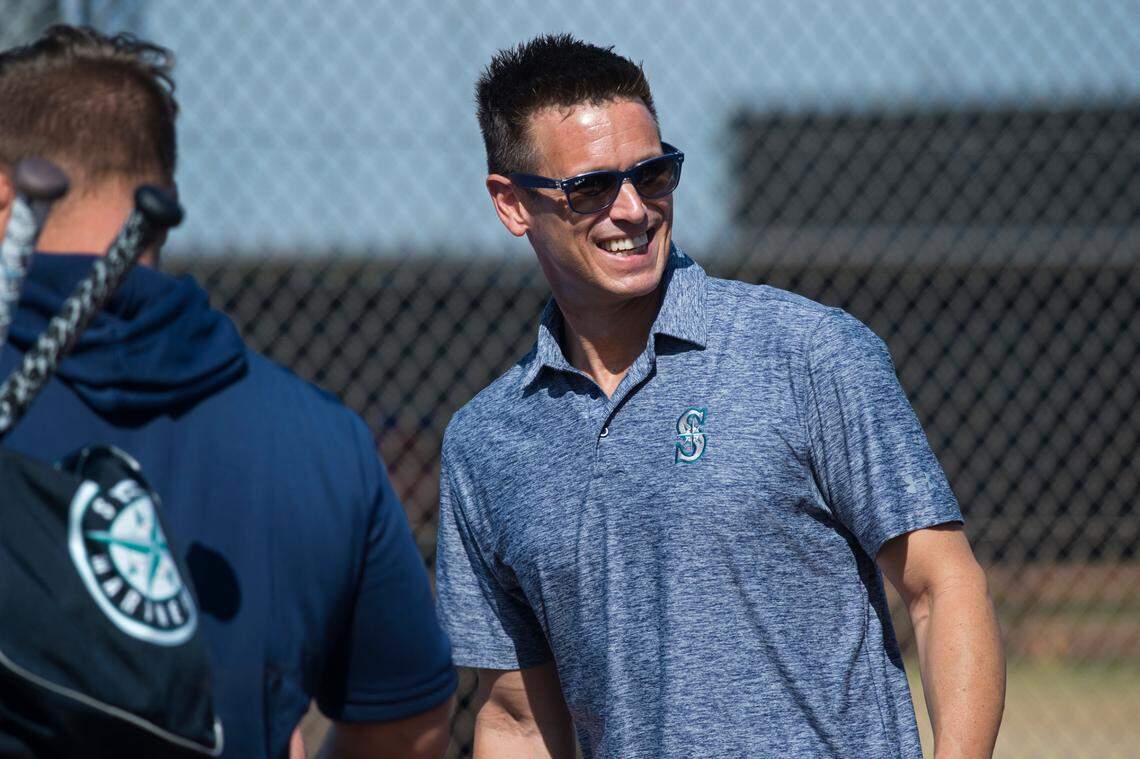 Mariners general manager Jerry Dipoto talks to players during spring training on Tuesday, Feb. 18, 2020 in Peoria, Ariz.