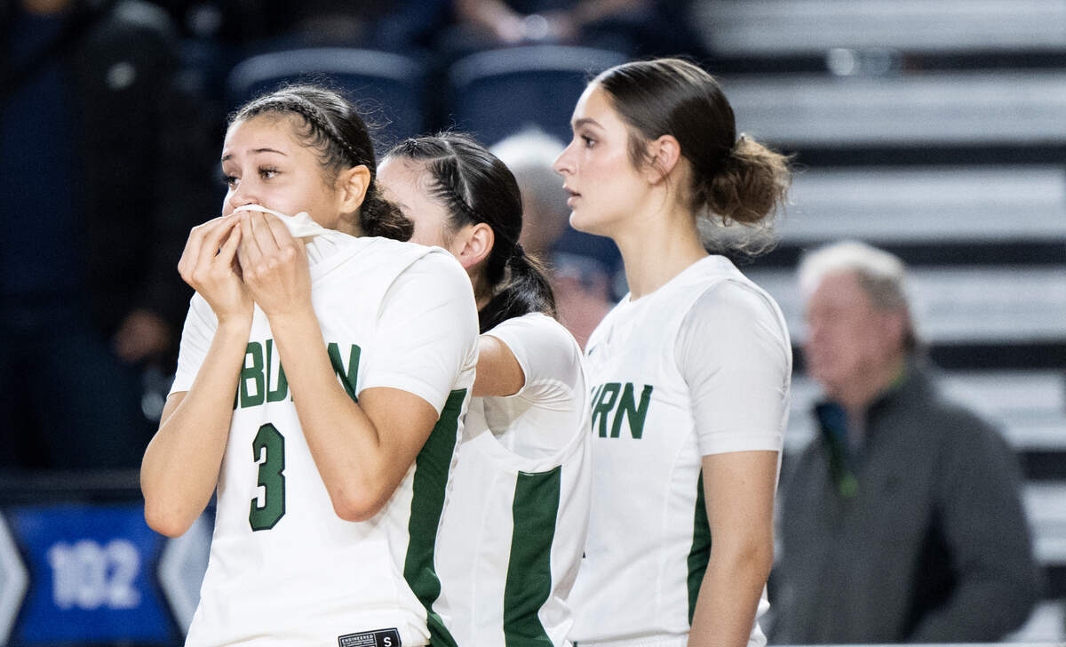 Auburn’s bench reacts to Everett taking the lead in the closing seconds during the first round of the Class 4A state tournament game at the Tacoma Dome, on Wednesday, Feb. 28, 2024, in Tacoma, Wash.