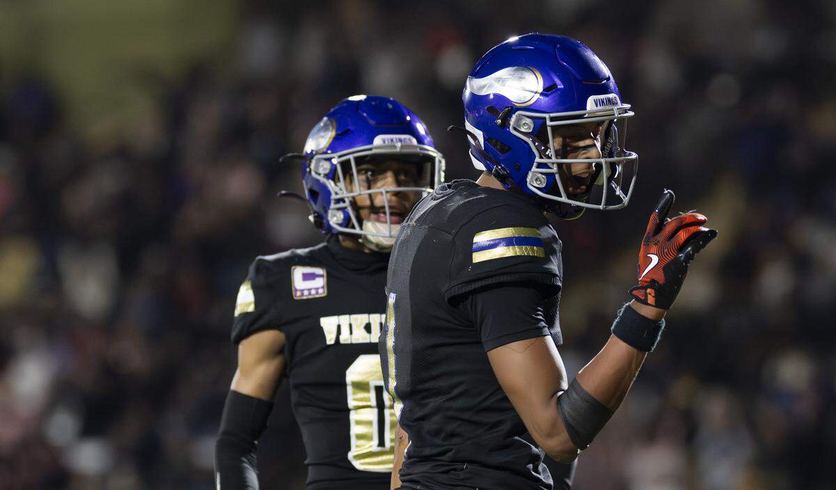 Puyallup wide receiver J'Isaiah Mitchell (1) reacts to a touchdown against the Sumner Spartans during the first half of the game at Sparks Stadium, on Saturday, Oct. 4, 2025, in Puyallup.