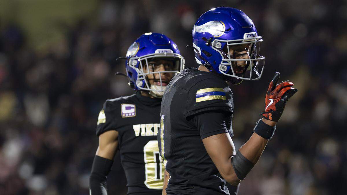 Puyallup wide receiver J'Isaiah Mitchell (1) reacts to a touchdown against the Sumner Spartans during the first half of the game at Sparks Stadium, on Saturday, Oct. 4, 2025, in Puyallup, Wash.
